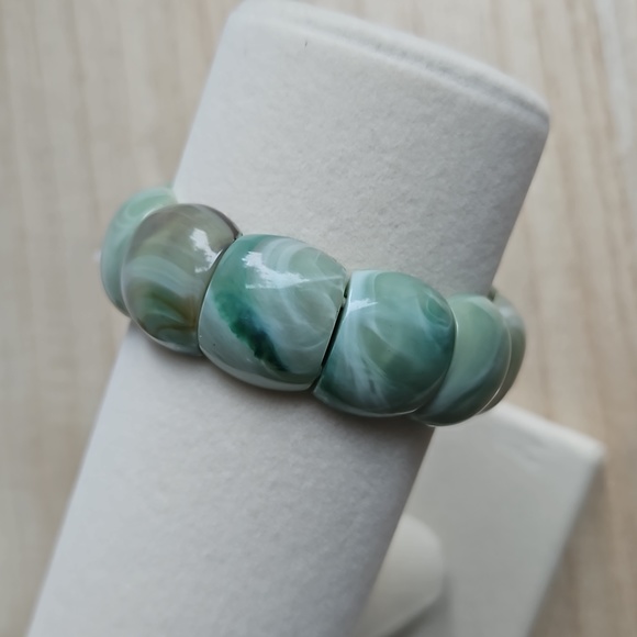 Vintage Acrylic Stretch Bracelet - Picture 2 of 5